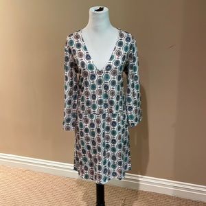 Patterned v-neck dress with 3/4 length sleeves NWT